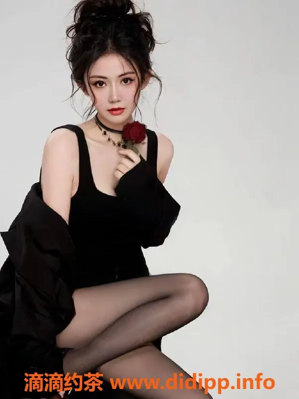 深圳楼凤资源信息,罗湖区曼菲御姐，800元体验制服与蛇吻服务