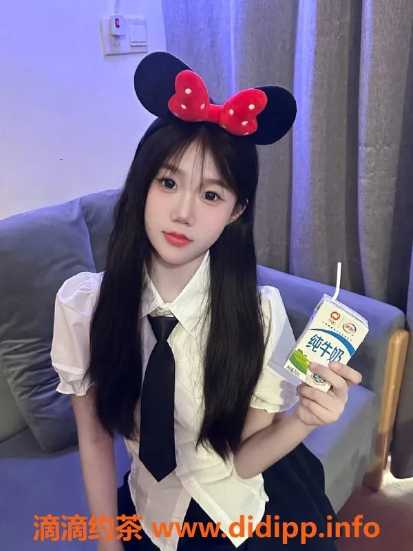 成都外围-武侯区素素，162公分，90斤，18岁，服务一流