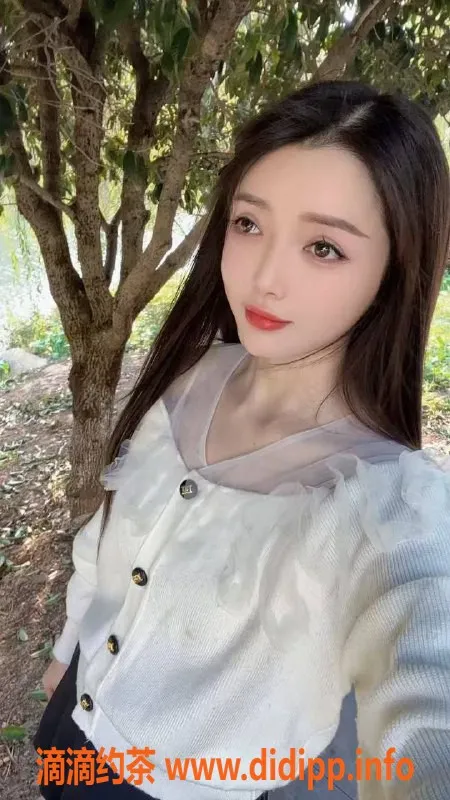 深圳楼凤-龙华区小莫，制服服务，性价比高！