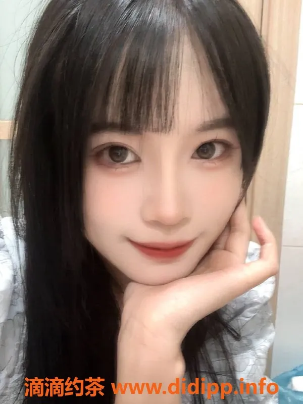 成都楼凤-大丰嫩妹泡芙，160cm 44kg B罩杯，服务好评8.5分