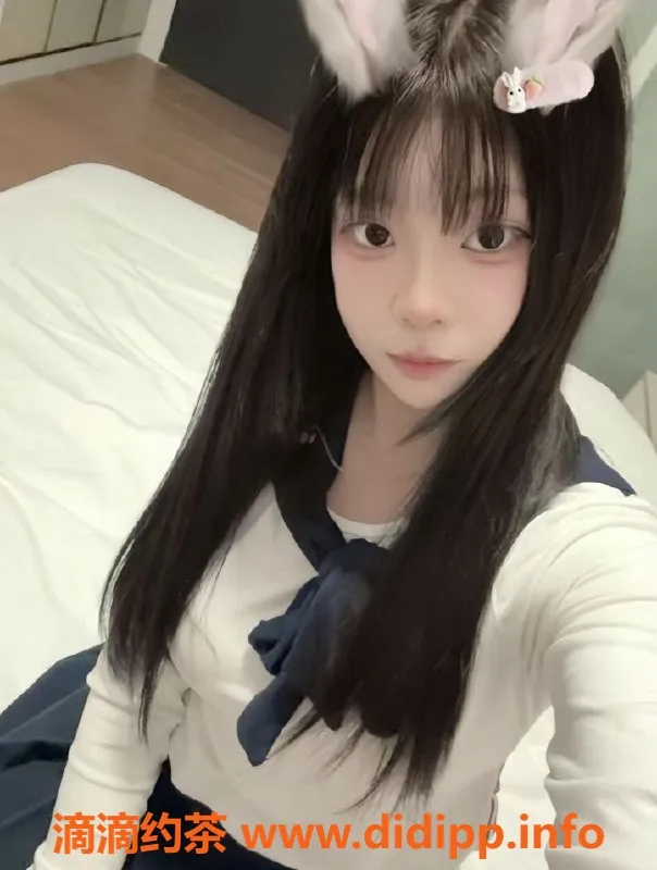 厦门楼凤-集美蓉蓉，七米身高，简约舌吻服务