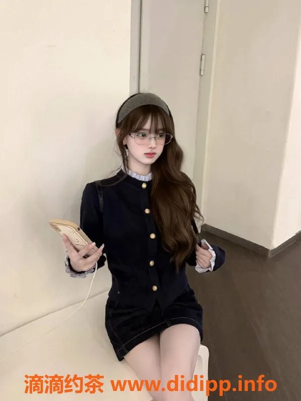 杭州楼凤-18岁西西，160cm，90斤，沐浴调情服务