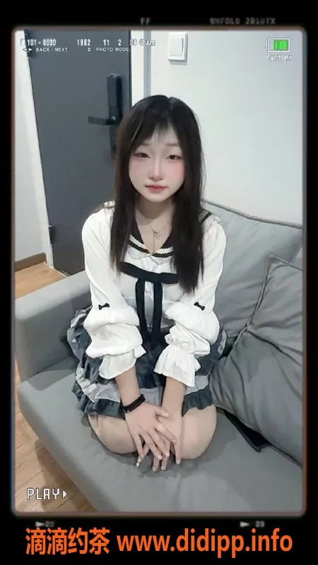 成都楼凤-成都小玥，155身高，90体重，17岁嫩妹