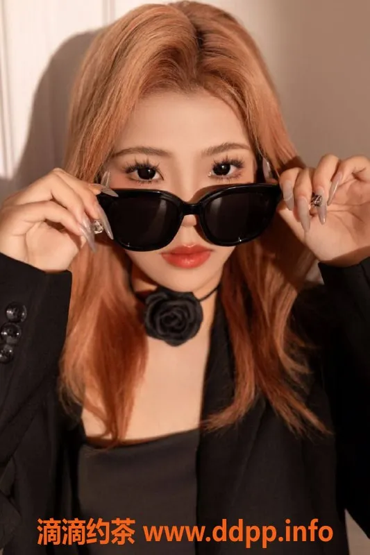 长沙楼凤资源信息,雨花区18岁崽崽，160cm白嫩小妹包时服务