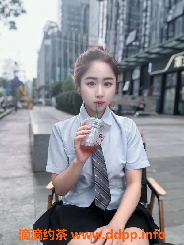 东莞楼凤-南城鑫鑫，22岁165cm，36C嫩妹来袭！