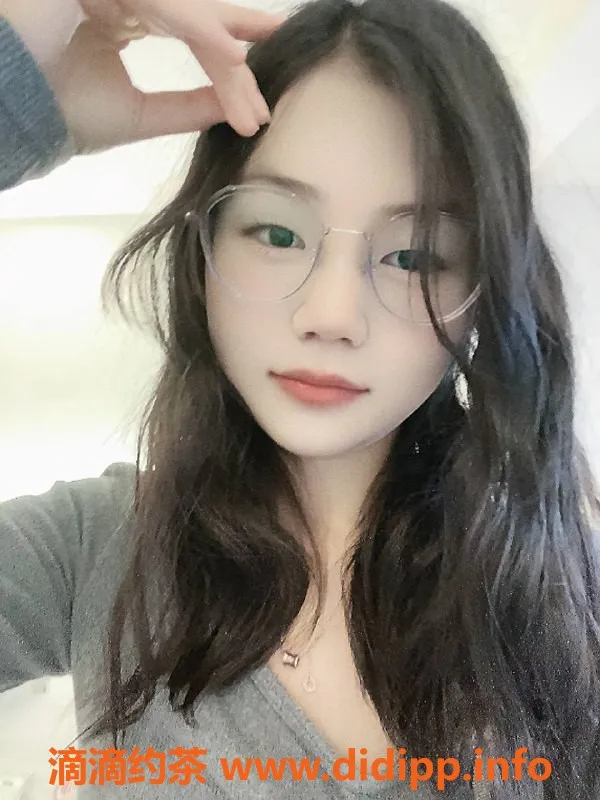 成都楼凤-成都锦江区周睿，18岁嫩妹气质佳，600元/小时