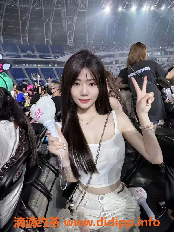 广州楼凤-天河慧慧 24岁 性感纯欲服务 600P起