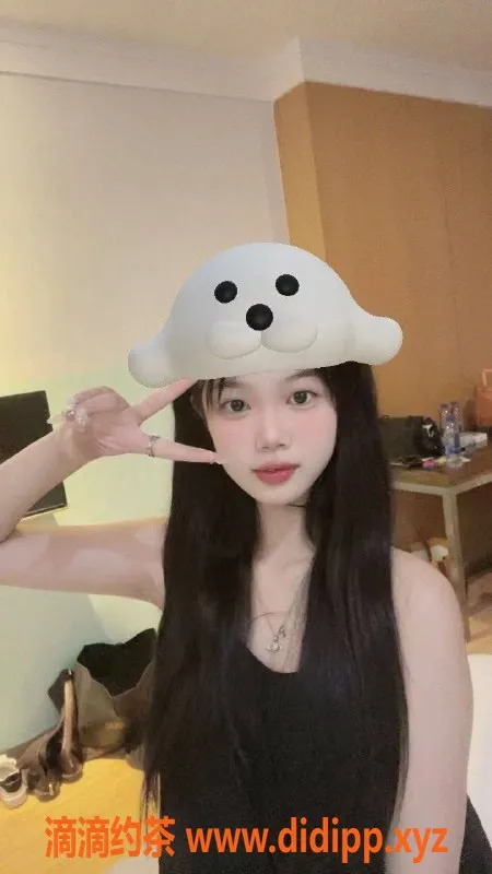 深圳楼凤-龙华165cm/40kg/36B美眉，课费1000p起