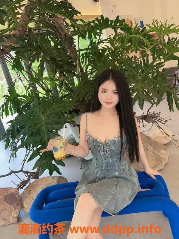 东莞楼凤-南城22岁糖宝，165cm天然36C，调情全裸公浴等多项服务！