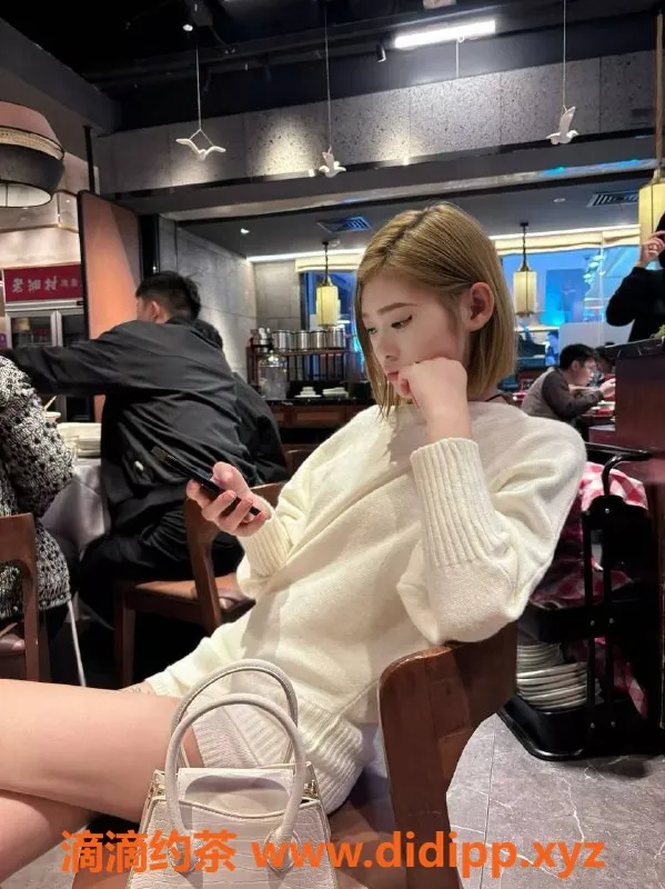 广州楼凤-番禺正妹晶晶，700元服务尽享魅力