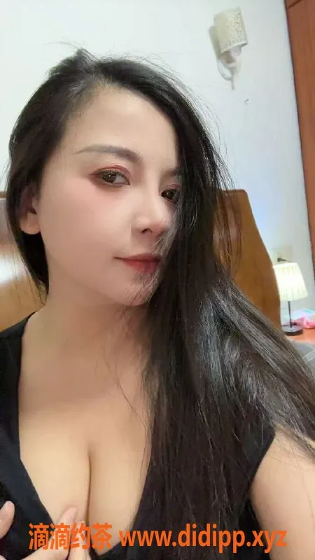 杭州楼凤-拱墅区鑫鑫29岁E罩大胸，性价比超高的包夜服务