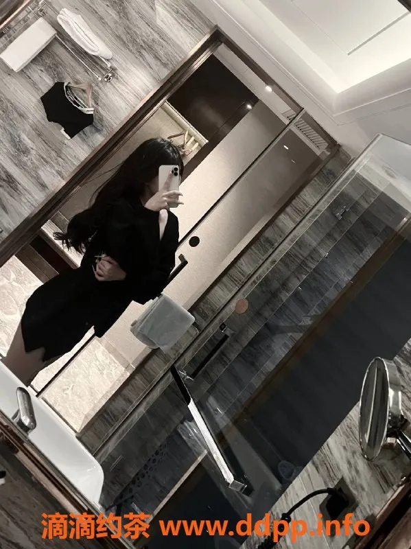 深圳楼凤资源信息,南山区嫩妹萱萱，800元制服蛇吻服务