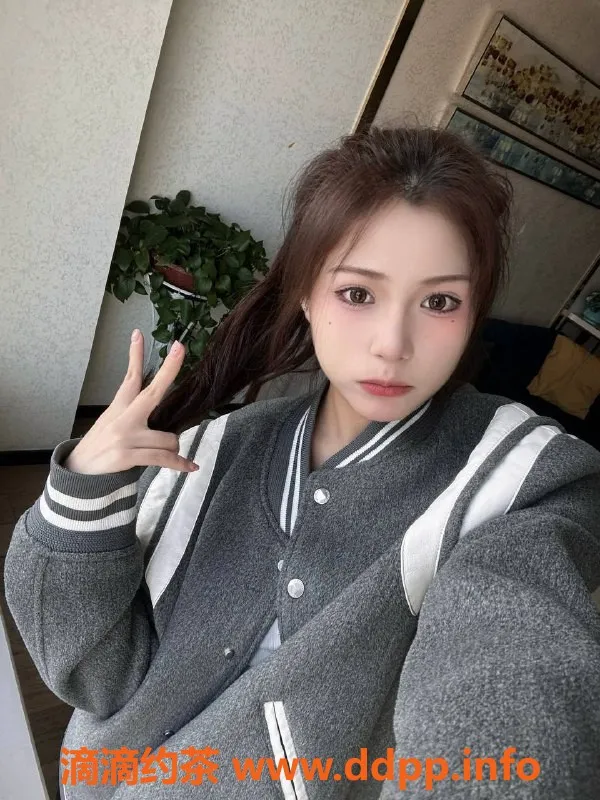 深圳楼凤-龙华区嫩妹小雨，制服服务1200起