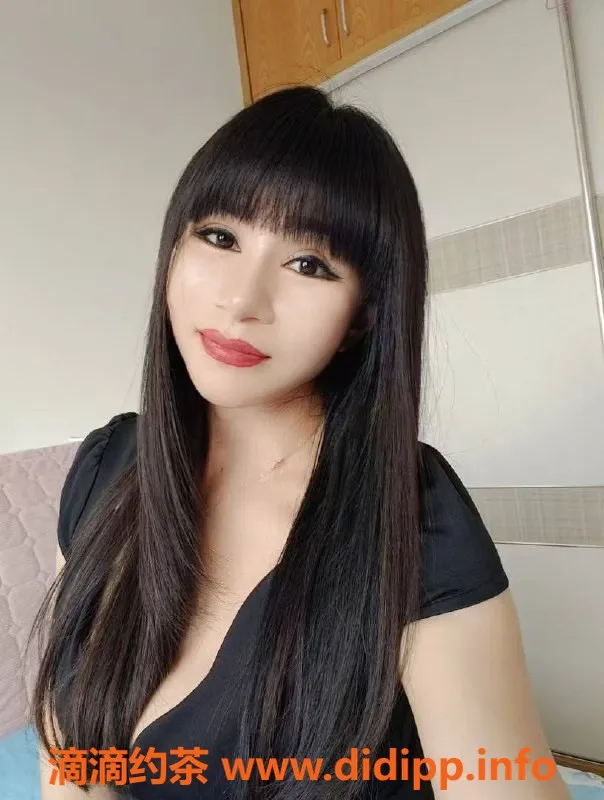 杭州楼凤-温柔大胸少妇164，体重98，服务多样，教室可用