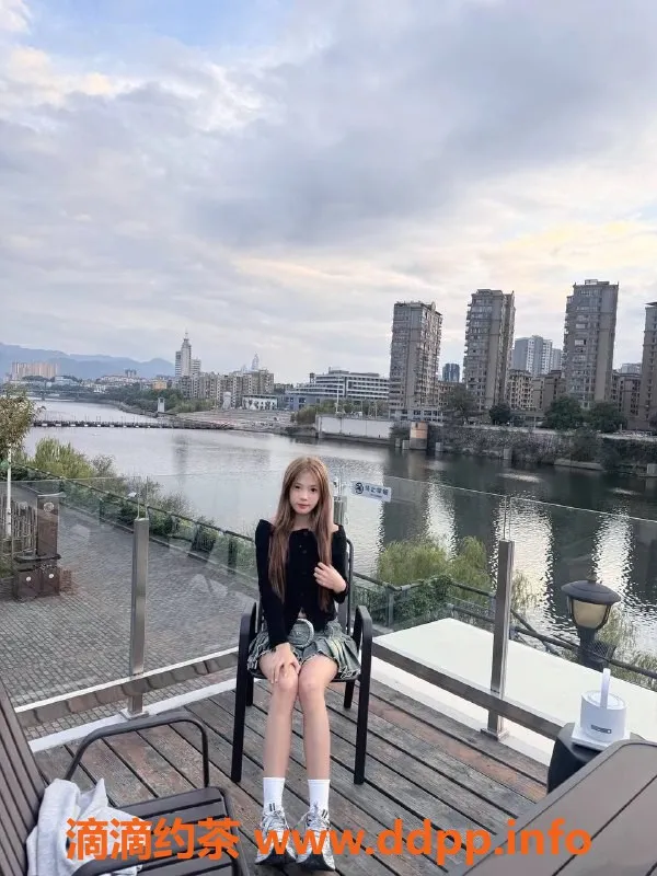 杭州楼凤-拱墅嫩妹小欣，900元起，舌吻69服务