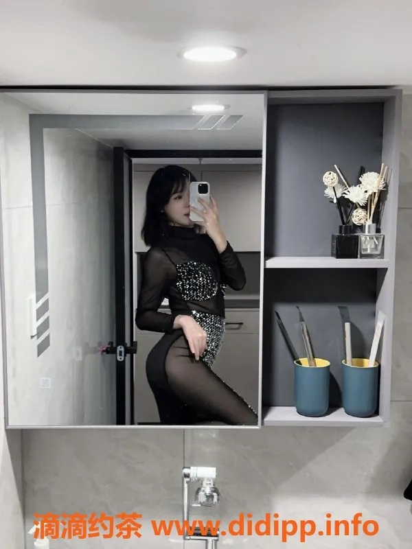 成都楼凤-成都兔兔22岁排骨精，身高170，500元超值服务！