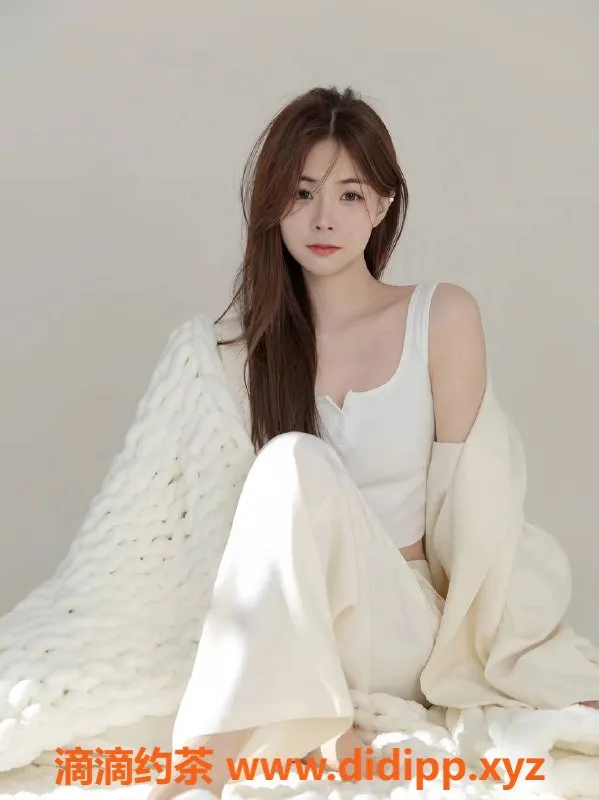 深圳楼凤-龙华兼职美女，165cm 19岁 34C 价位实惠