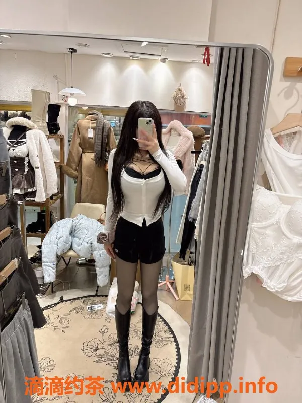 东莞楼凤-大朗大胸妹，700一，1200二，优质服务等你来体验！