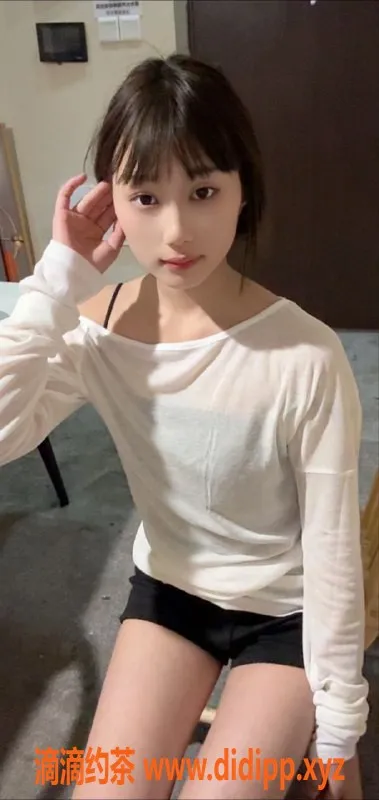 成都楼凤-成华区小荣，颜值高、身材好，18岁小排骨妹