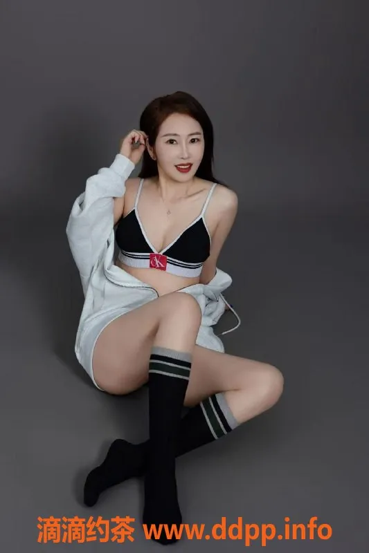 厦门楼凤-湖里五缘湾柳岩，服务系可毒，胸推体验