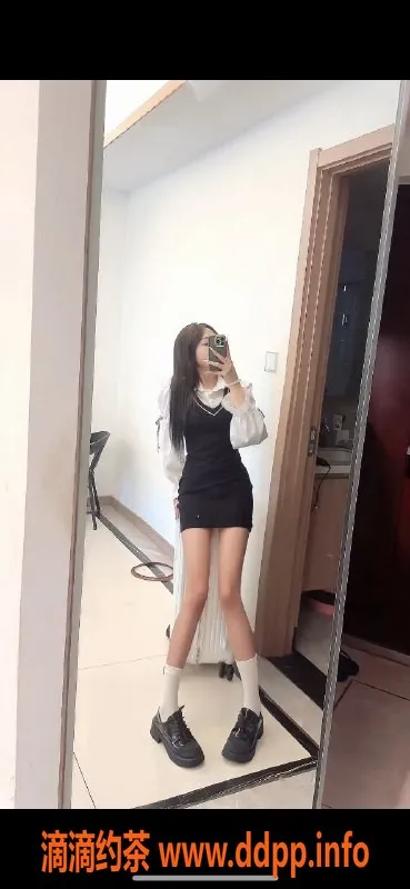 成都楼凤-武侯04小甜甜 C罩杯嫩妹 服务价800/1400