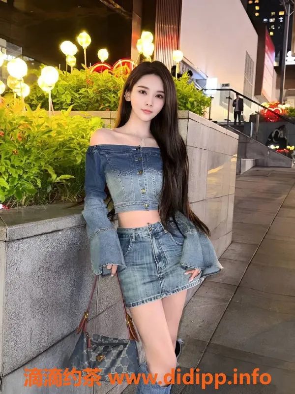 杭州楼凤-余杭轩轩少妇，700元私聊服务等你来体验！