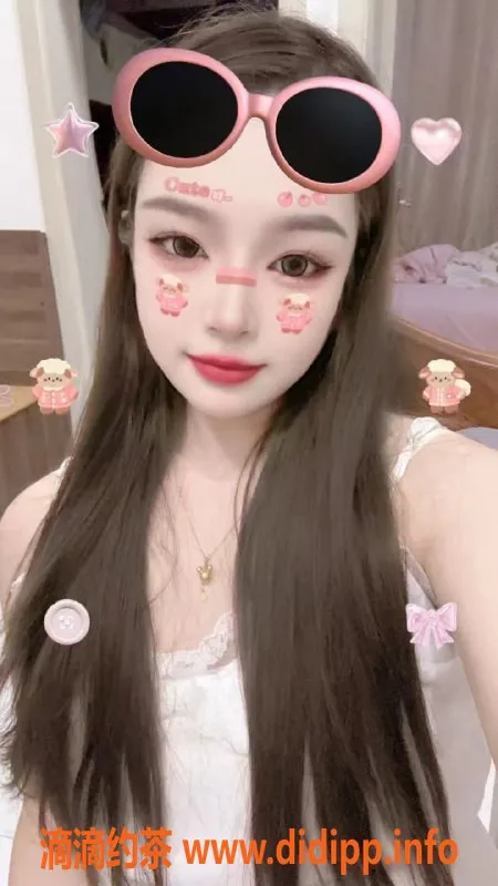 广州楼凤-荔湾区湫湫，21岁少女，450元体验40分钟