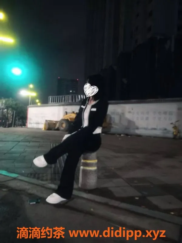 郑州楼凤资源信息,郑州珊珊18岁160cm，110斤真实童颜巨乳