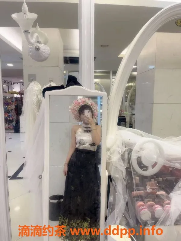 福州楼凤-台江区Ancy，24岁165cm，800元享鸳鸯浴服务