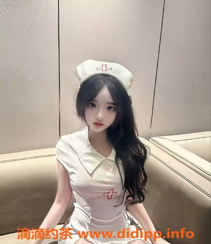 广州楼凤-天河瑶瑶18岁新妹子，身高165，胸围35D，夜课24米