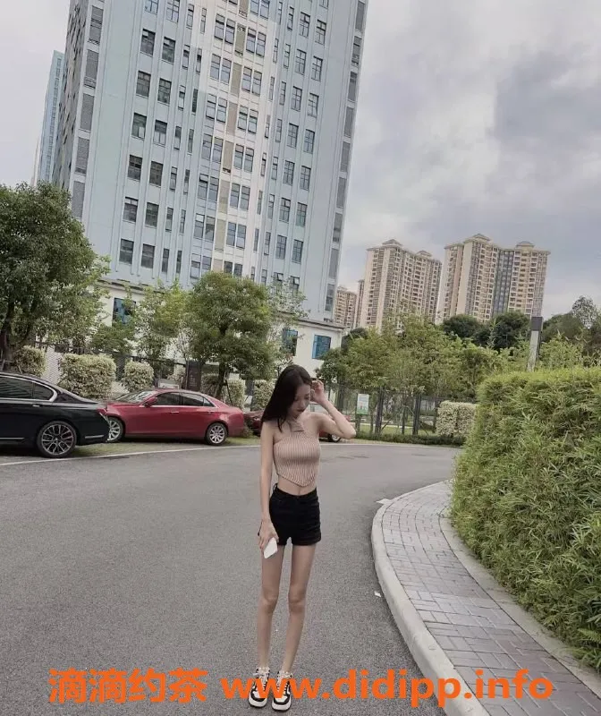 杭州楼凤-拱墅嫩妹小宝，1000元起享舌吻服务