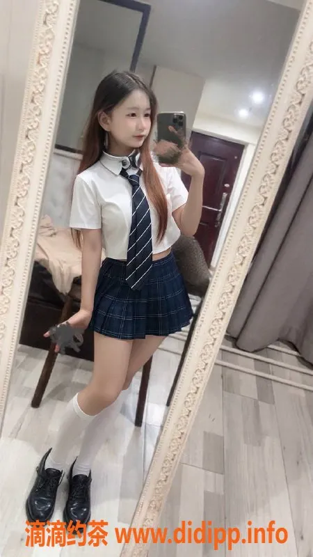 成都楼凤-成都小宁18岁，172cm巨乳嫩妹，服务特惠