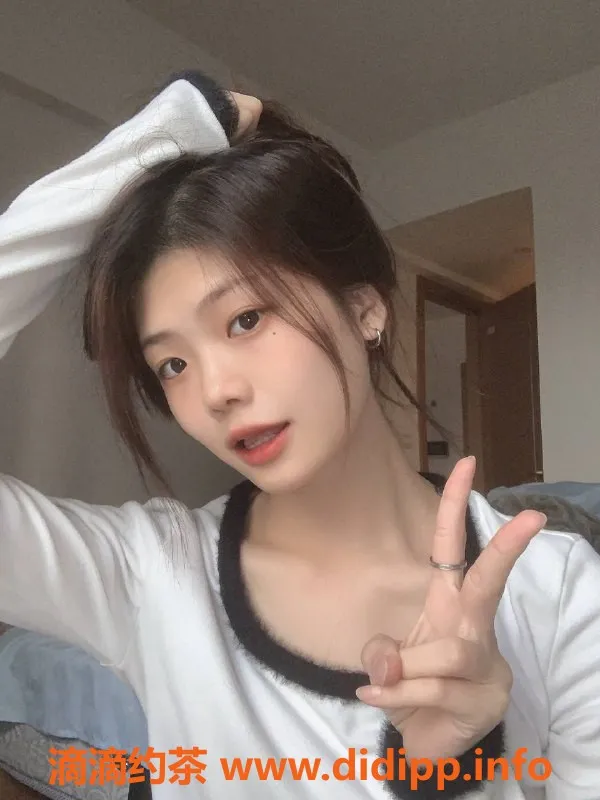 杭州楼凤-拱墅嫩妹小梦，800元/小时舌吻服务