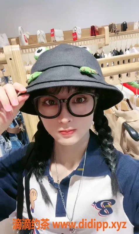 深圳楼凤资源信息,天河宝宝：18岁嫩模，三点私聊等你哦