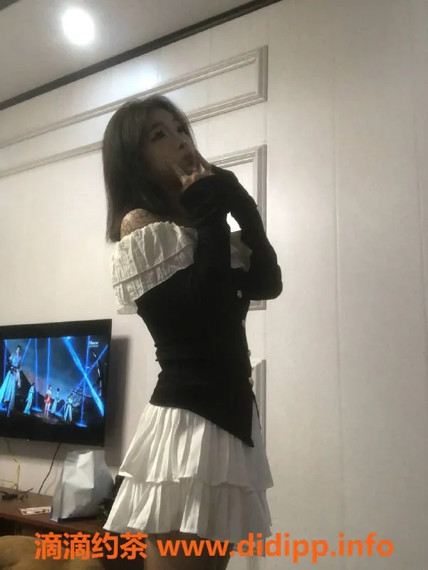 成都楼凤资源信息,成都小莹，163cm、90斤，17岁嫩妹服务！