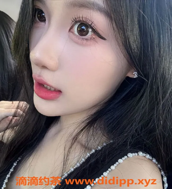 广州楼凤-白云御姐胡楚娇，夜课7P大胸服务