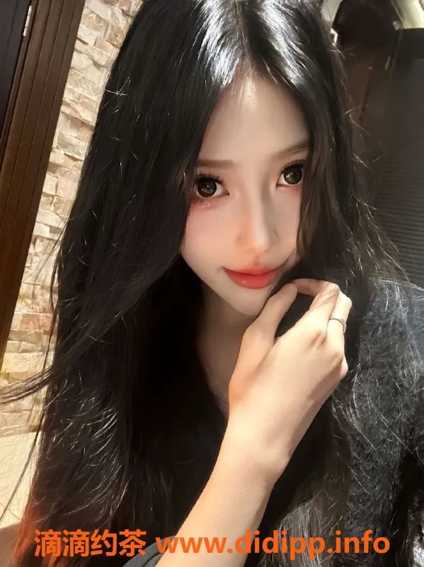 广州楼凤-白云御姐胡楚娇，夜课7P大胸服务