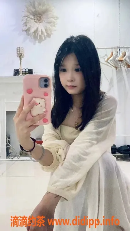 广州楼凤-番禺雪梨，700元享舌吻69P服务