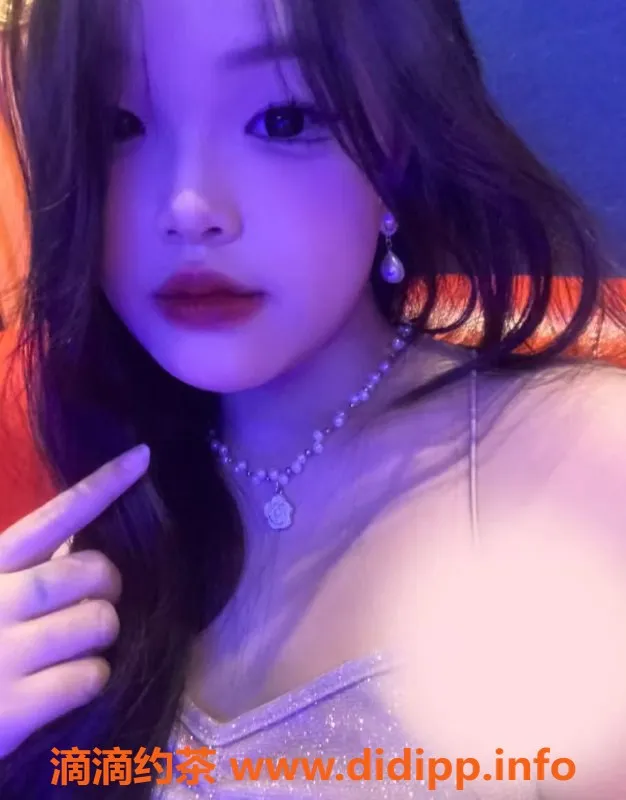 成都楼凤-成华区悦悦，165cm甜美乖乖女，18岁就职950元