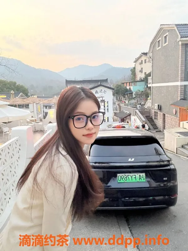 杭州楼凤-上城嫩妹小团团，900元/小时，舌吻服务体验