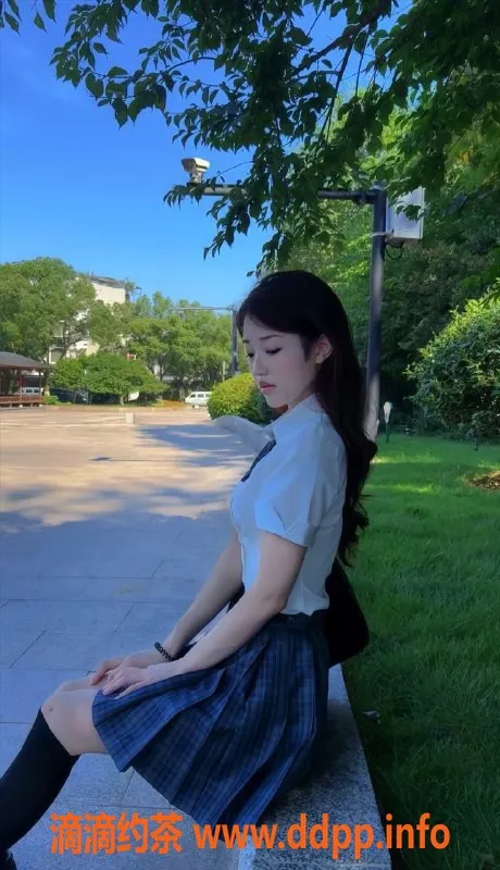 重庆楼凤资源信息,优优酱，20岁大学生，165cm，B罩杯回兴女神