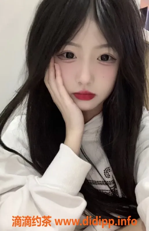 重庆楼凤-重庆机场附近乖乖妹，165cm 18岁 B杯