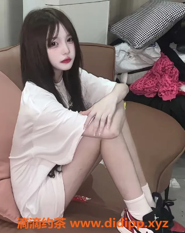 重庆楼凤-重庆机场附近乖乖妹，165cm 18岁 B杯