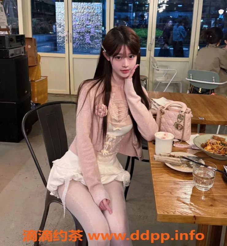 杭州楼凤-邓晓琳，19岁165cm，情趣服务1500元起