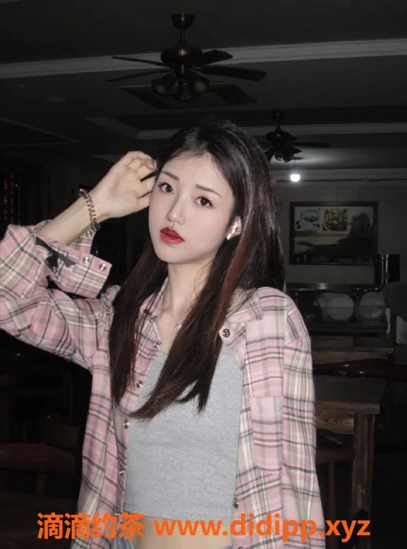 重庆楼凤-20岁优优酱，165cm温柔大学生，服务贴心