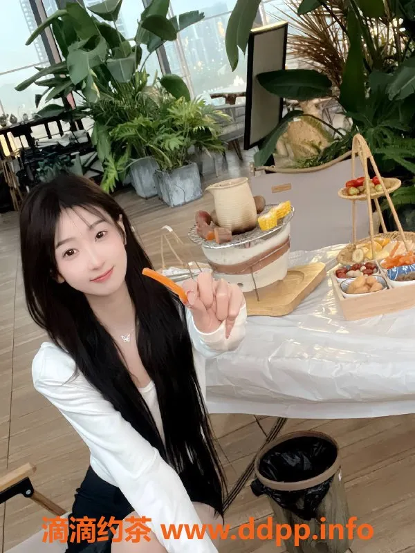 福州楼凤-仓山区允恩19岁，168cm，44kg，900P起