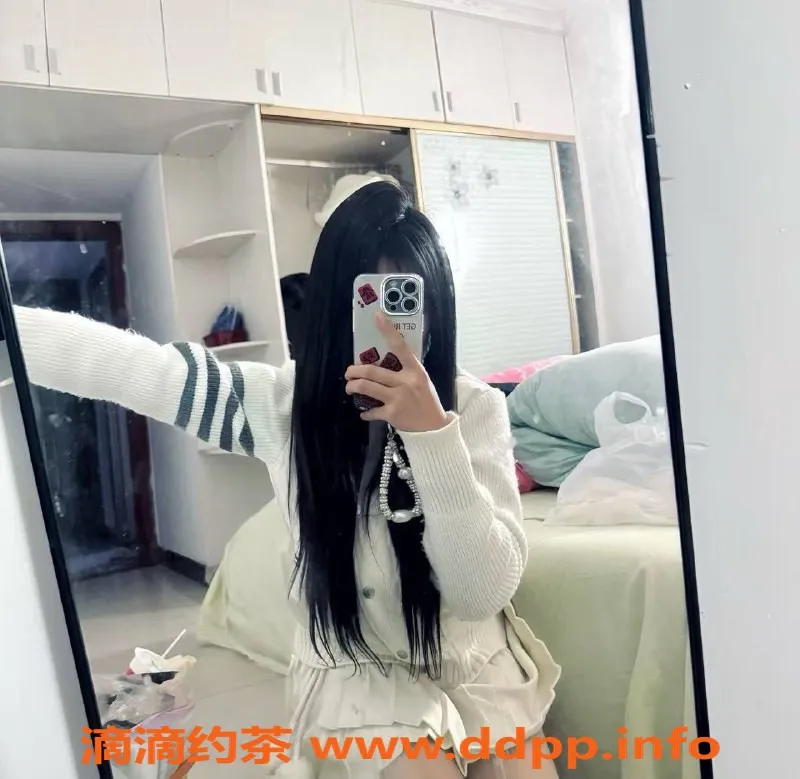 成都楼凤-15岁新人五筒 胸围D 600元独享服务