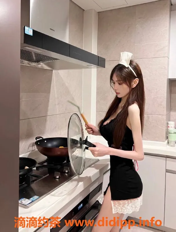 福州楼凤-台江区越小越，168cm B罩杯，800元特惠服务！