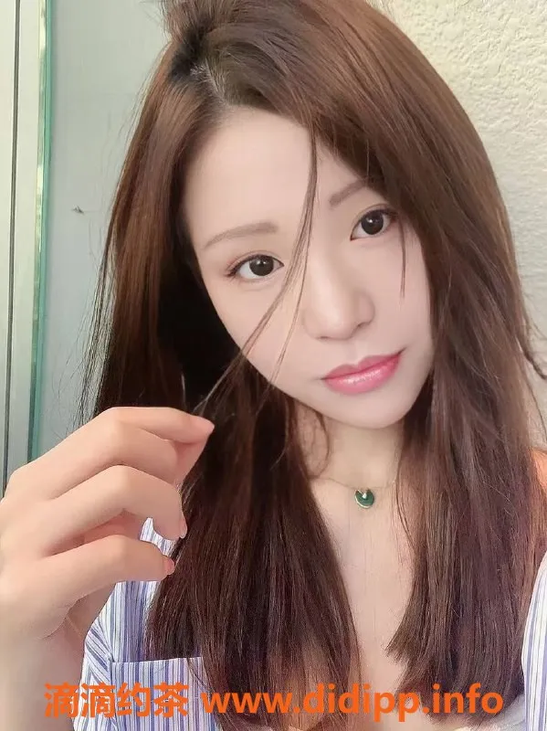 杭州楼凤-上城区小画老师，24岁D罩杯，超值包夜688元