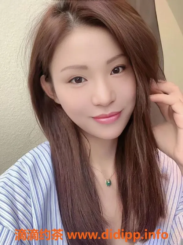 杭州楼凤资源信息,上城区小画老师，24岁D罩杯，超值包夜688元